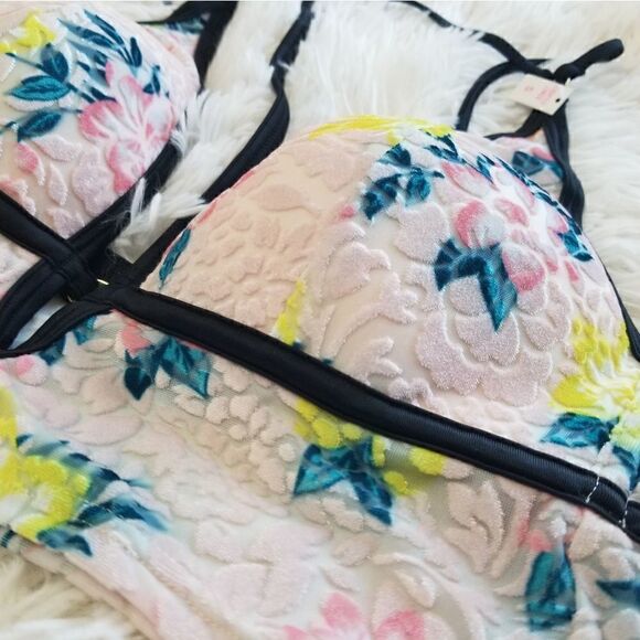 SMALL PINK Victoria's Secret Bra Set - Picture 9 of 14